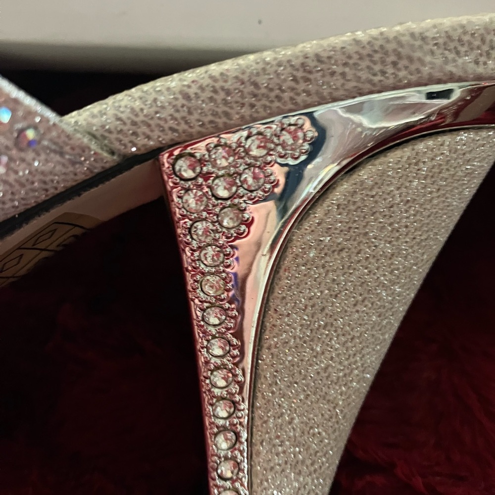 Sandals - Picture 3 of 10